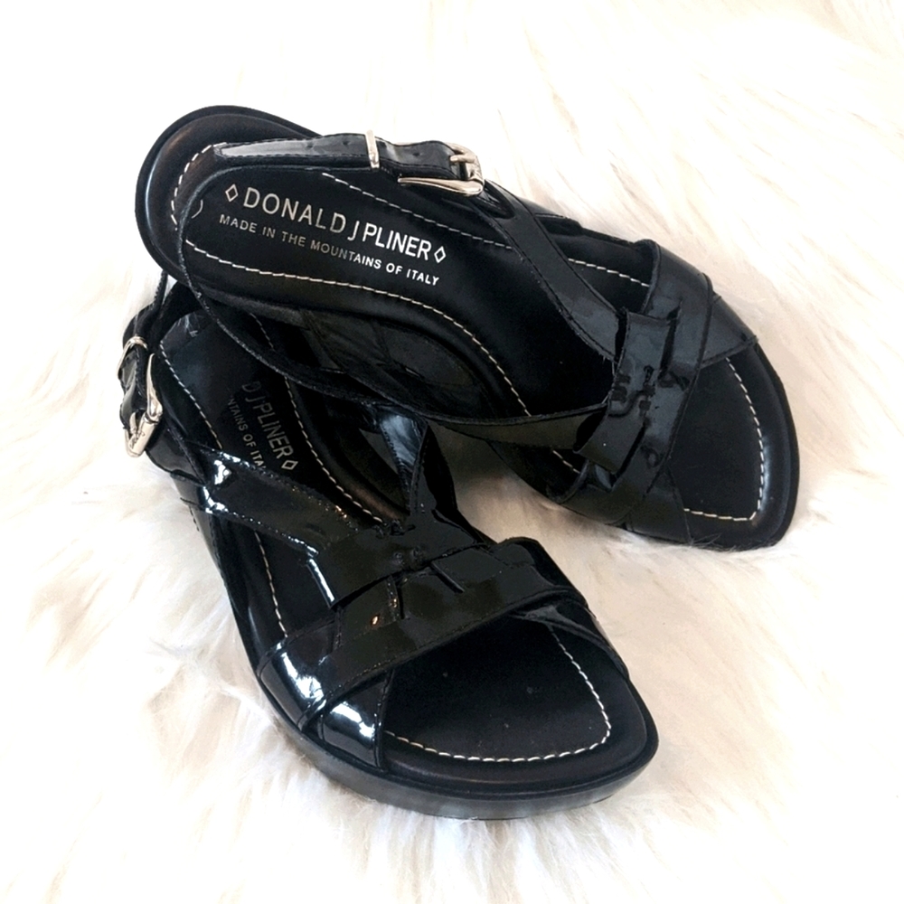 NWOT Donald J Pliner Cora sandal